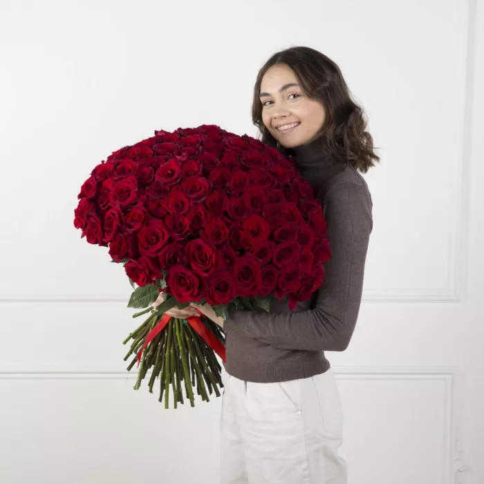 101 красная роза Эквадор 70 см