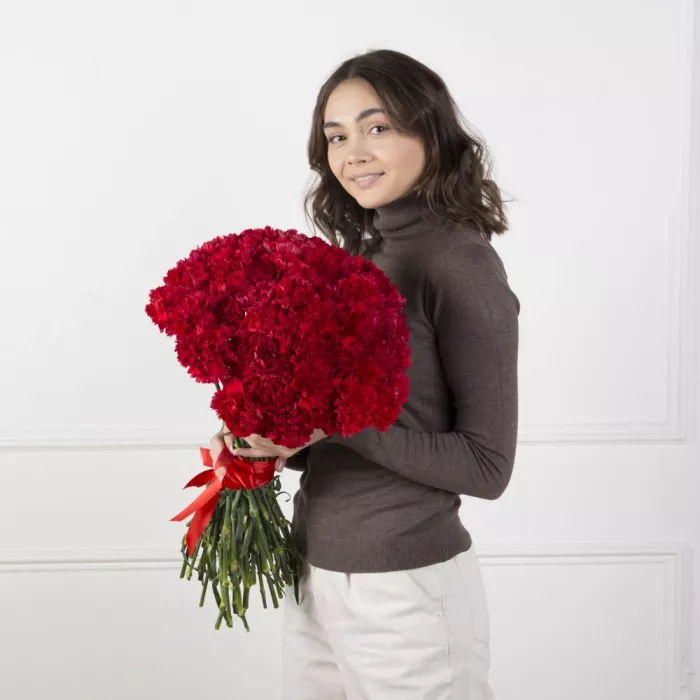 51 красная гвоздика