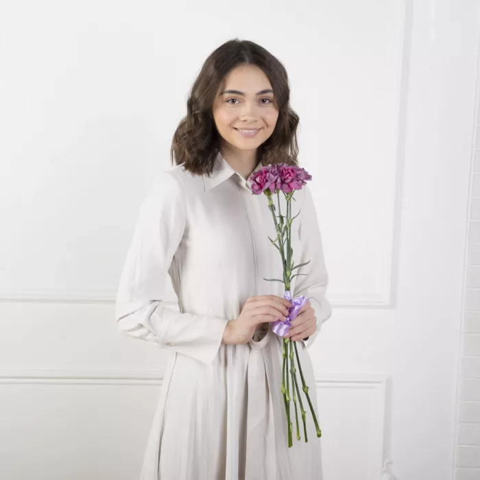 5 фиолетовых гвоздик