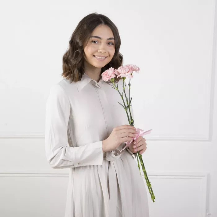 3 розовых гвоздики