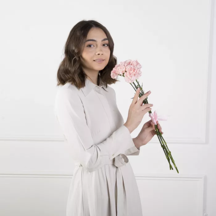 5 розовых гвоздик