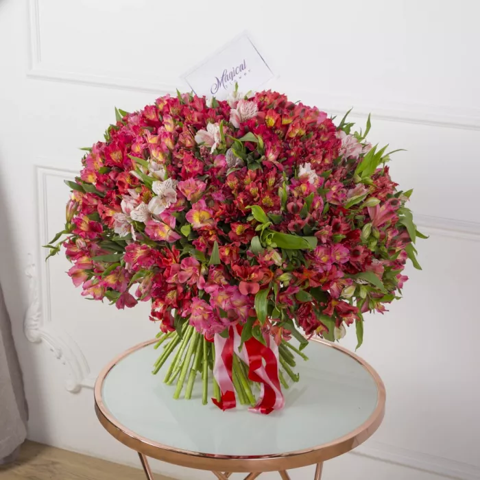 Букет из 101 разноцветной альстромерии