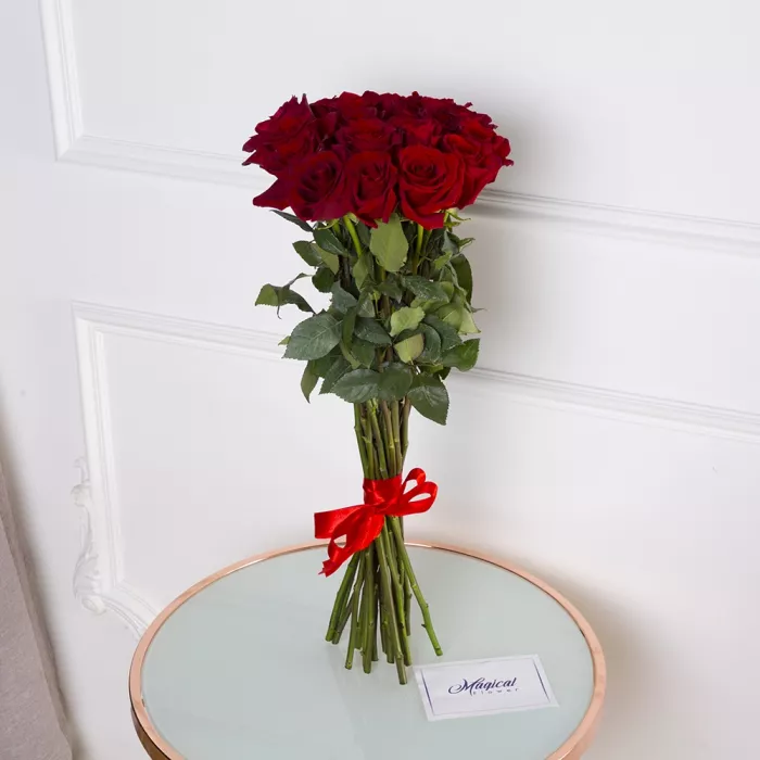 19 красных роз Эквадор 70 см