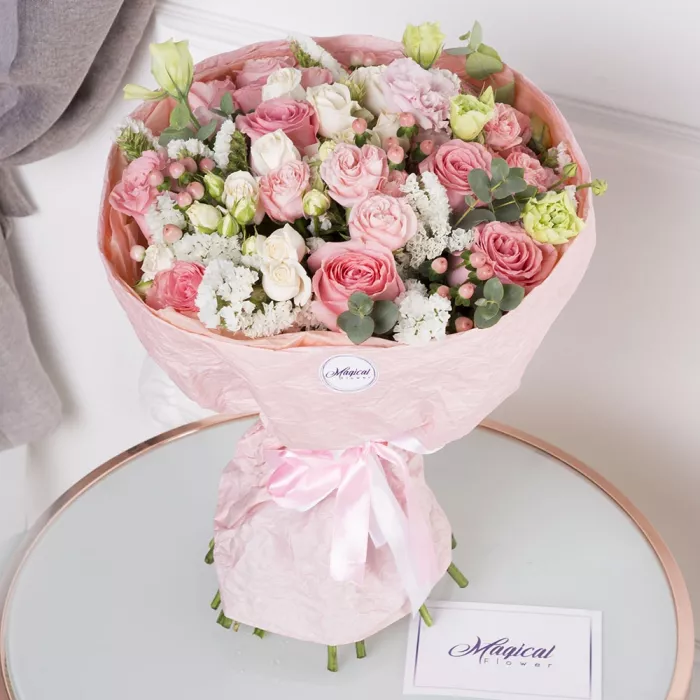 Букет из гиперикума, роз и эустом Букет из гиперикума, роз и эустом