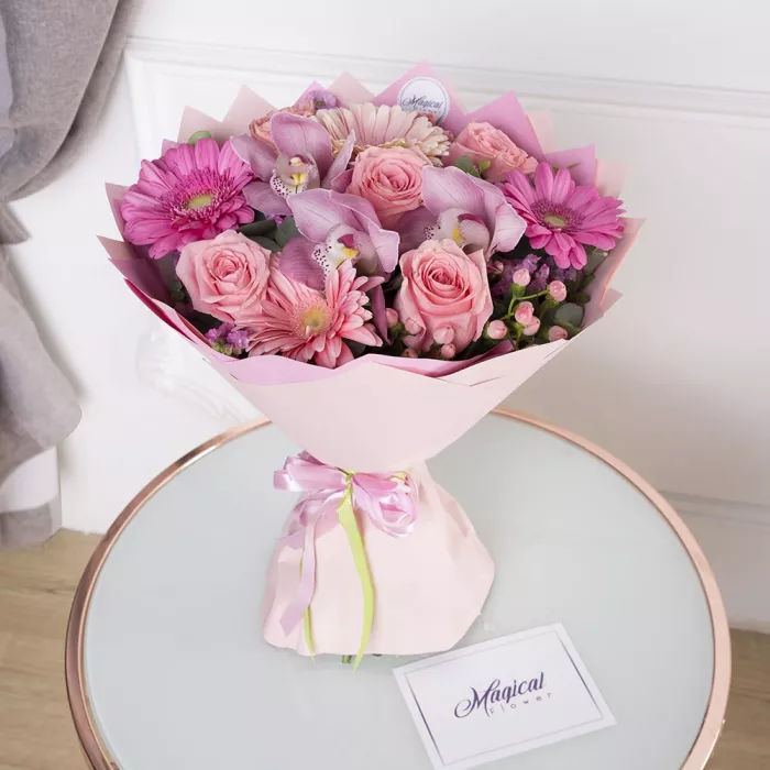 Букет из гербер, роз и орхидей