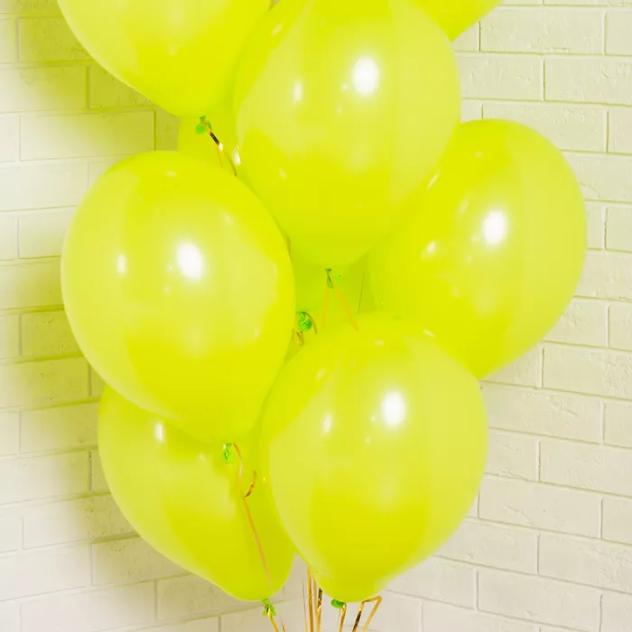 Букет из латексных шаров лайм