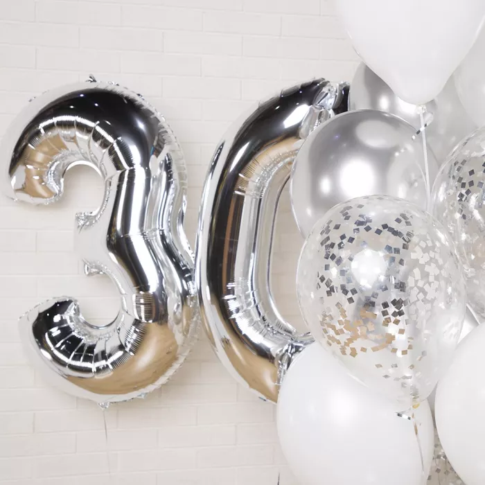 Композиция шаров серебро с цифрой