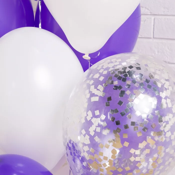 Облако шаров фиолетово-белое с конфетти