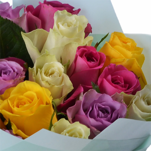 Монобукет из 19 разноцветных роз