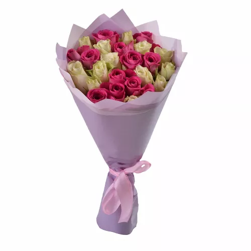 Роскошный букет из 25 белых и розовых роз