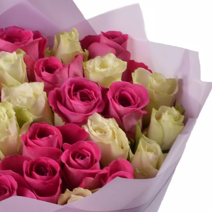 Букет из 25 белых и розовых роз