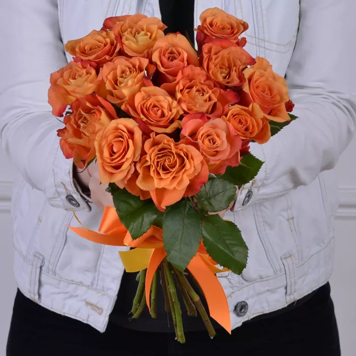 15 оранжевых роз