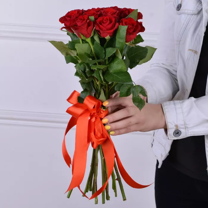 15 красных роз