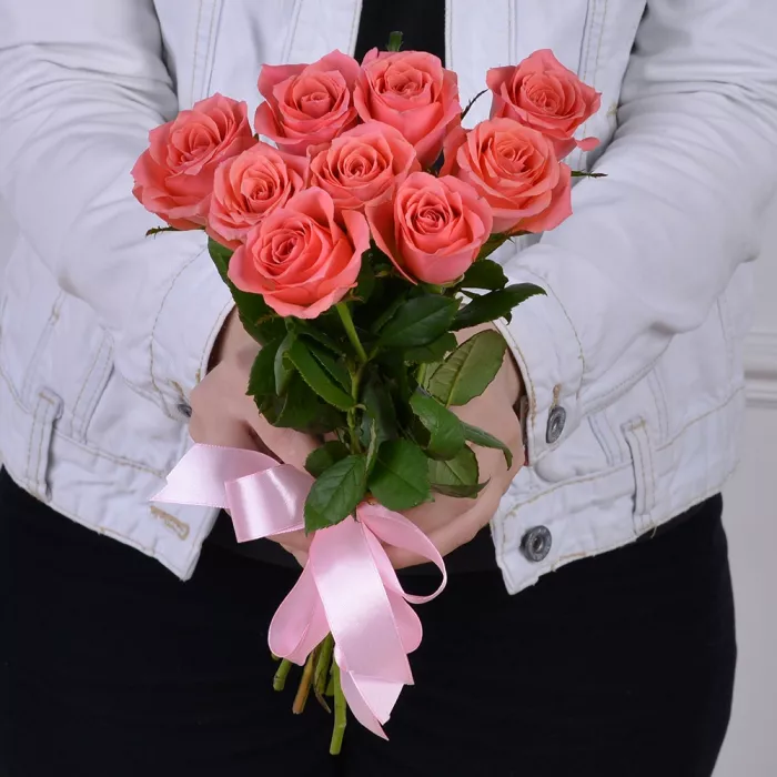 Букет из 9 коралловых роз