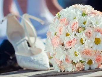 Какой букет подарить молодоженам