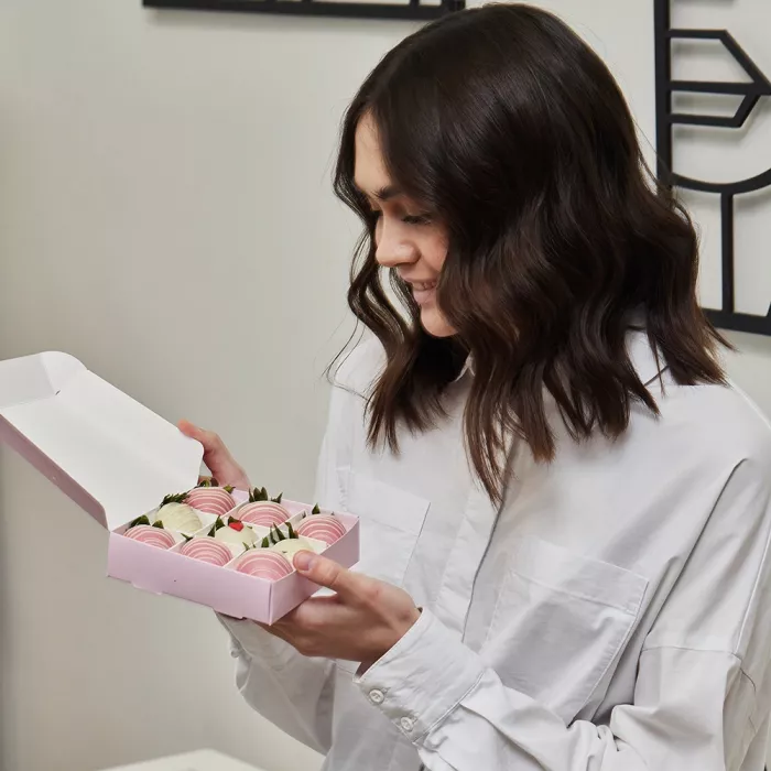 Набор из 9 клубник в шоколаде "Сердце"