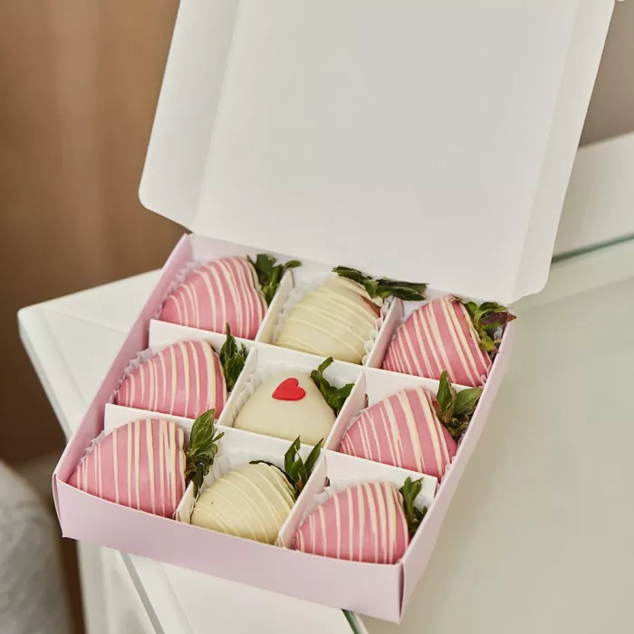 Набор из 9 клубник в шоколаде "Сердце"