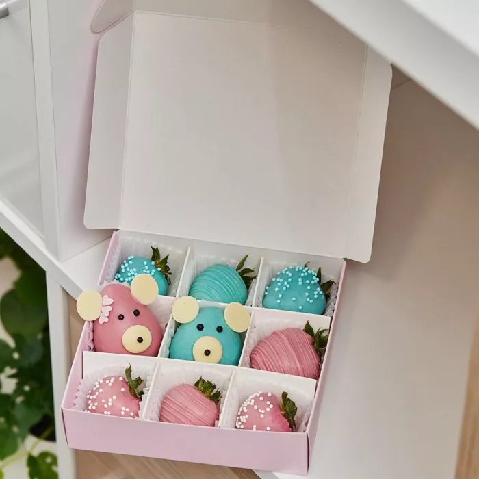 Набор из 9 клубник в шоколаде "Мишки Гамми"