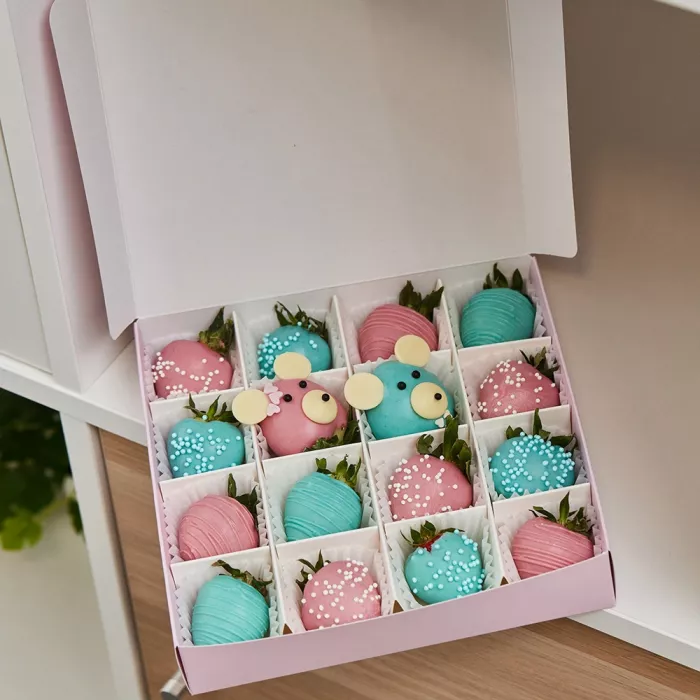 Набор из 16 клубник в шоколаде "Мишки Гамми"