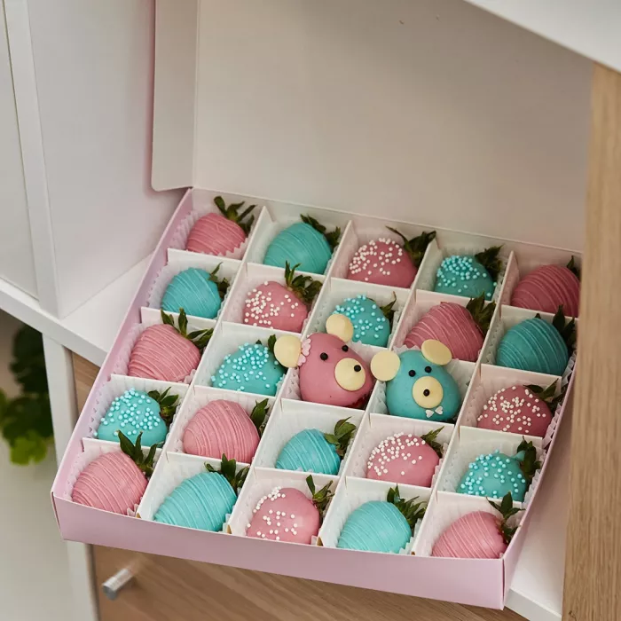 Набор из 25 клубник в шоколаде "Мишки Гамми"