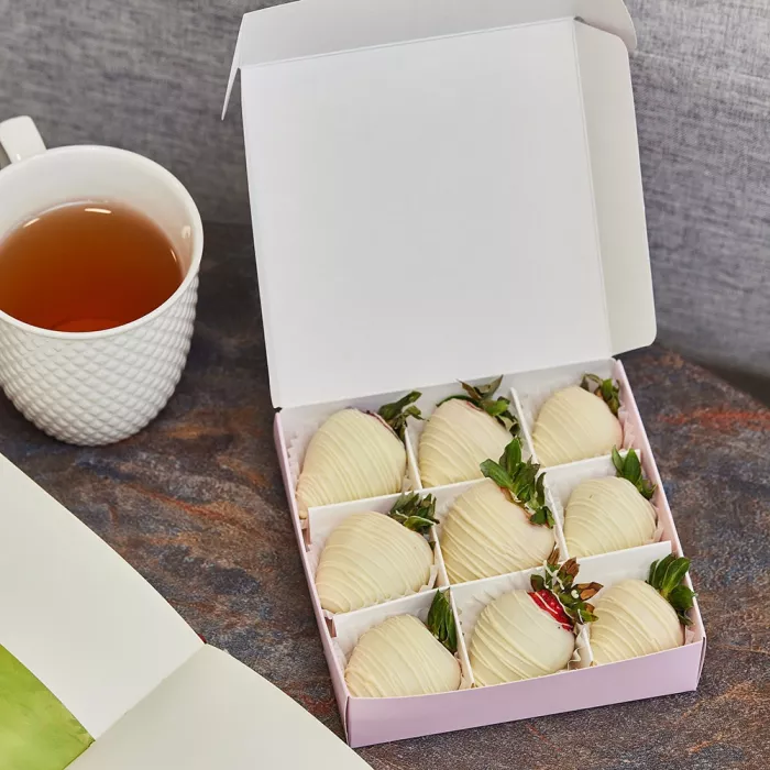 Набор из 9 клубник в шоколаде "Снежный рай"