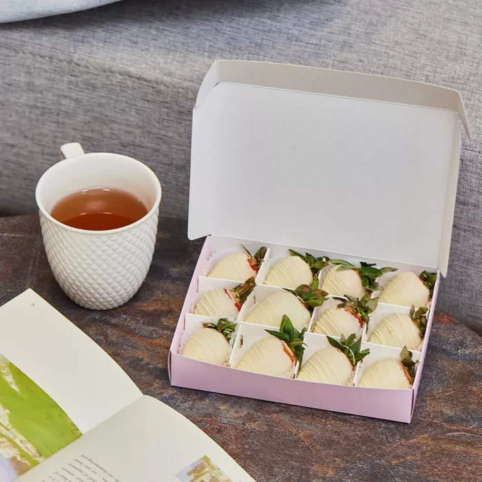 Набор из 12 клубник в шоколаде "Снежный рай"