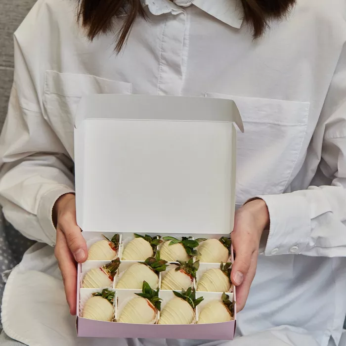 Набор из 16 клубник в шоколаде "Снежный рай"