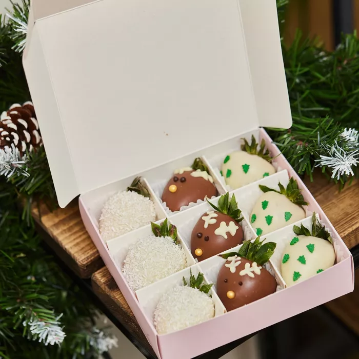 Набор из 9 клубник в шоколаде "Рождественское чудо"