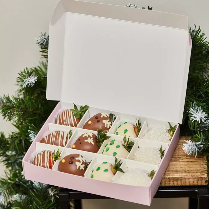 Набор из 12 клубник в шоколаде "Рождественское чудо"