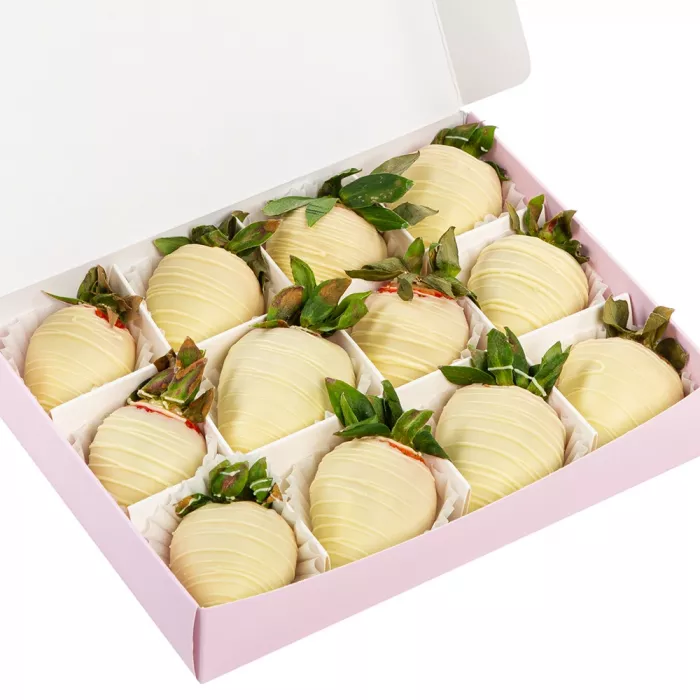 Набор из 12 клубник в шоколаде "Снежный рай"