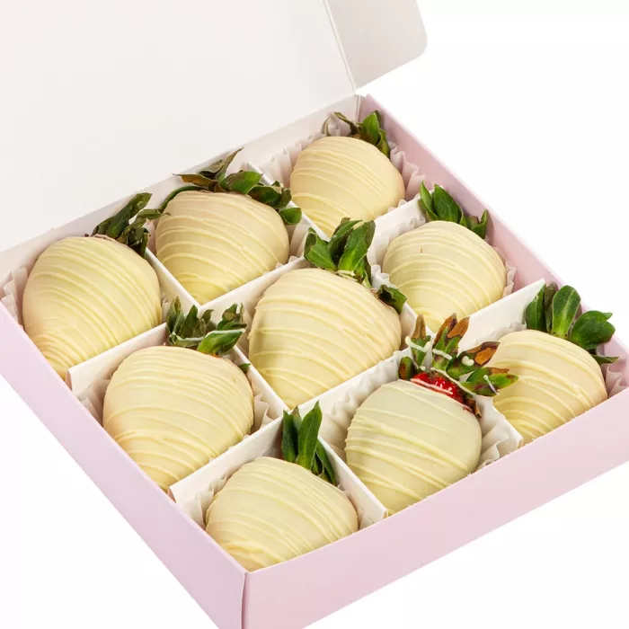 Набор из 9 клубник в шоколаде "Снежный рай"