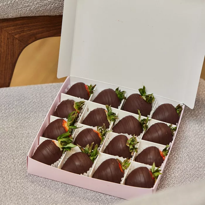 Набор из 16 клубник в шоколаде "Шоколадный рай" Набор из 16 клубник в шоколаде "Шоколадный рай"