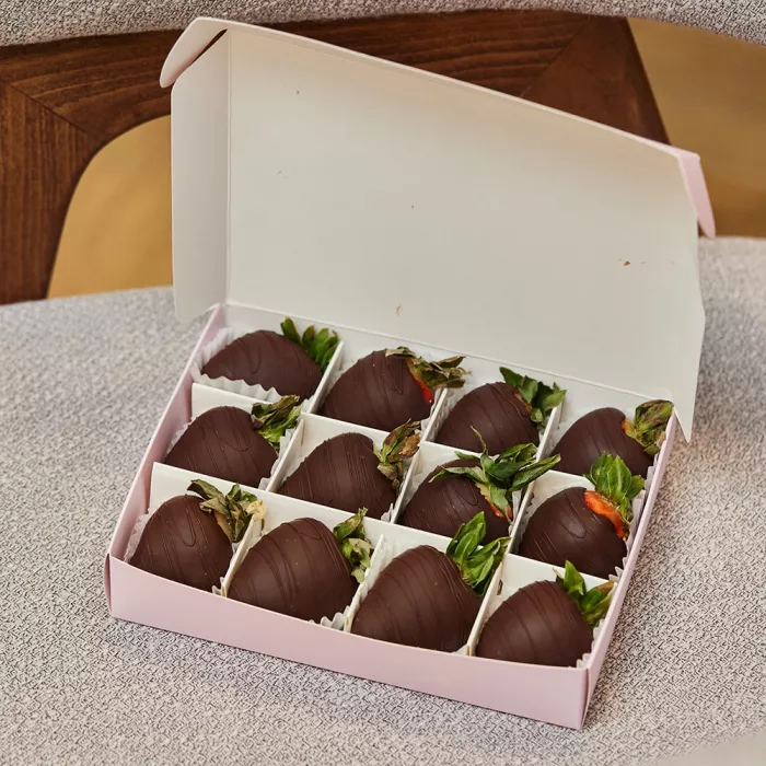 Набор из 12 клубник в шоколаде "Шоколадный рай" Набор из 12 клубник в шоколаде "Шоколадный рай"