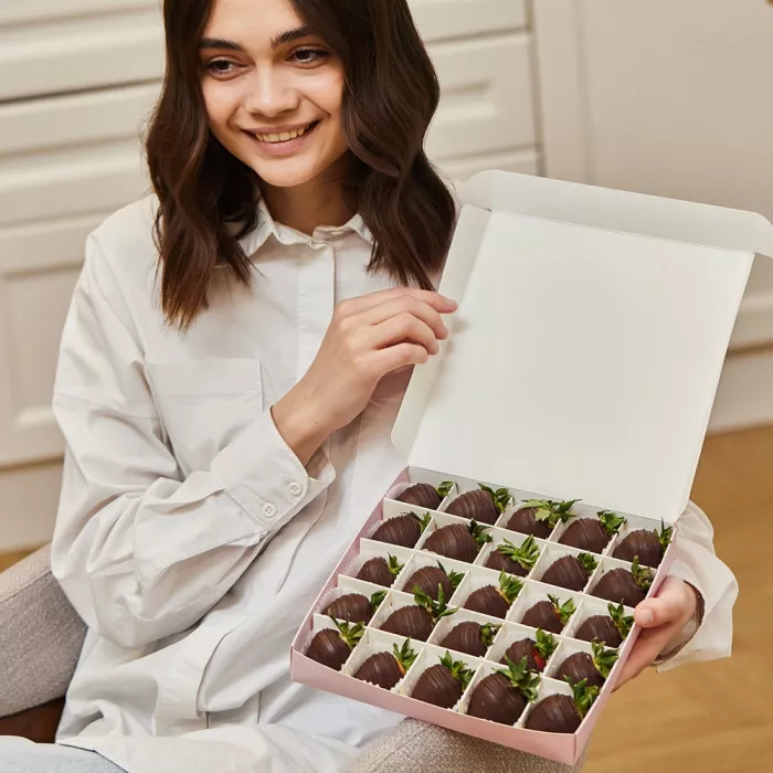 Набор из 25 клубник в шоколаде "Шоколадный рай" Набор из 25 клубник в шоколаде "Шоколадный рай"