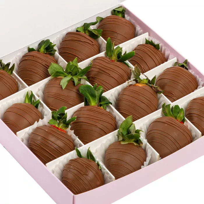 Набор из 16 клубник в шоколаде "Молочный рай" Набор из 16 клубник в шоколаде "Молочный рай"