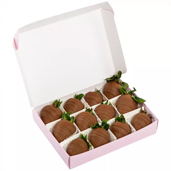 Набор из 12 клубник в шоколаде "Молочный рай"