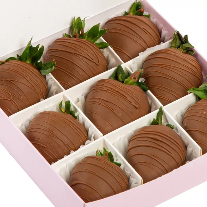 Набор из 9 клубник в шоколаде "Молочный рай"