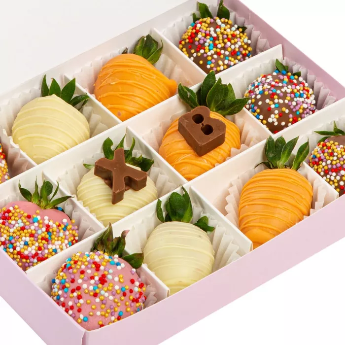 Пасхальный набор из 12 клубник в шоколаде Пасхальный набор из 12 клубник в шоколаде