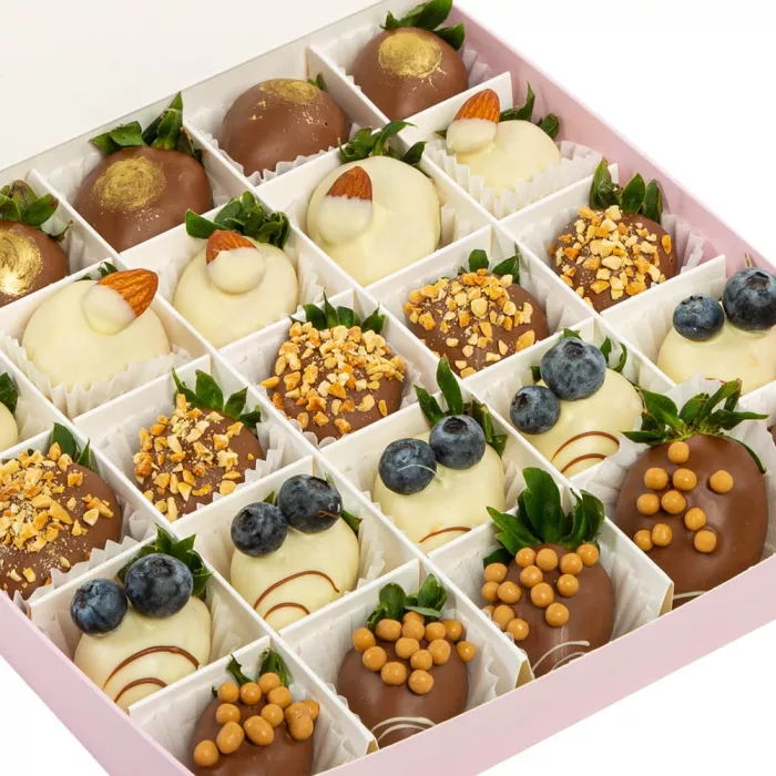 Набор из 25 клубник в шоколаде "Ассорти наслаждение" Набор из 25 клубник в шоколаде "Ассорти наслаждение"