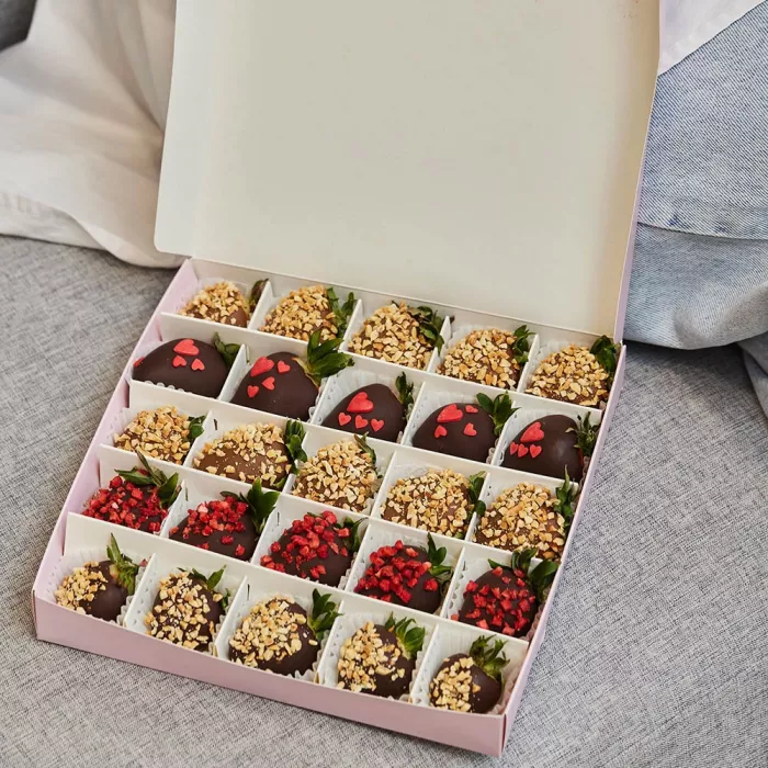 Набор из 25 клубник в шоколаде "Ореховый бум" Набор из 25 клубник в шоколаде "Ореховый бум"