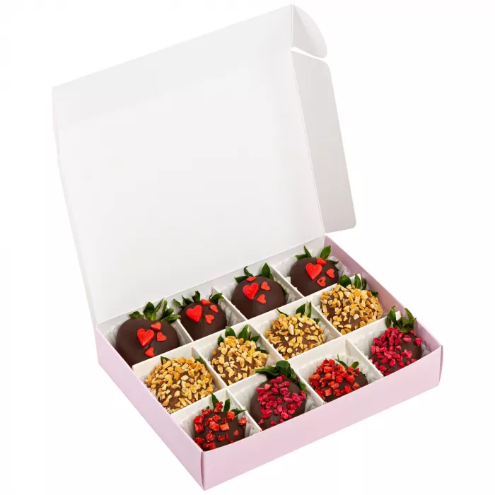 Набор из 12 клубник в шоколаде "Ореховый бум"