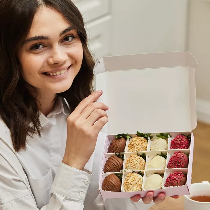 Набор из 12 клубник в шоколаде "Талисман"