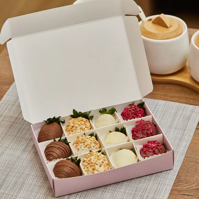 Набор из 12 клубник в шоколаде "Талисман"