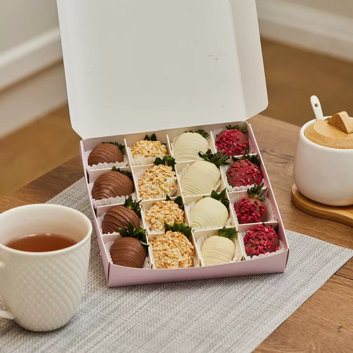 Набор из 16 клубник в шоколаде "Талисман"