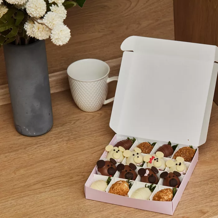 Набор из 16 клубник в шоколаде "Медвежий бал"