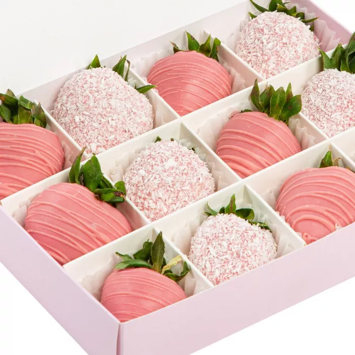 Набор из 12 клубник в шоколаде "Розовый дуэт"