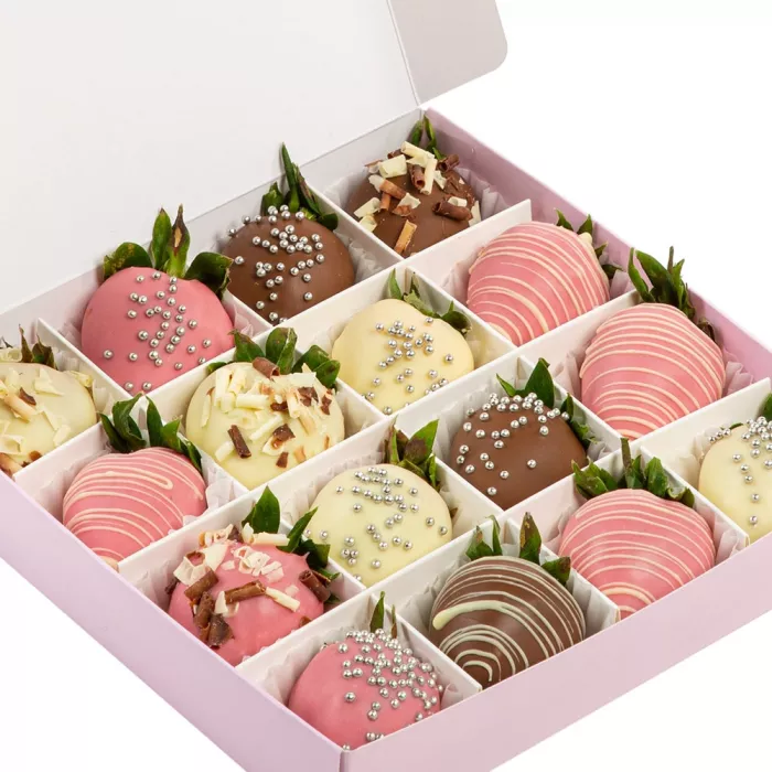 Набор из 16 клубник в шоколаде "Сладкоежка"