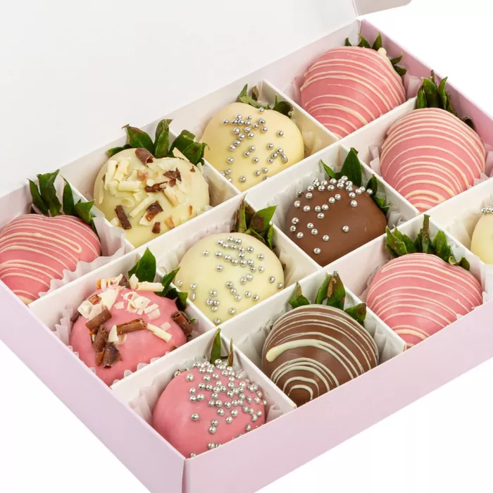 Набор из 12 клубник в шоколаде "Сладкоежка"