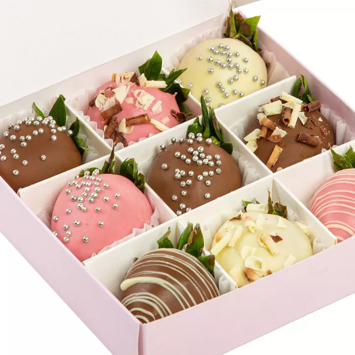 Набор из 9 клубник в шоколаде "Сладкоежка"