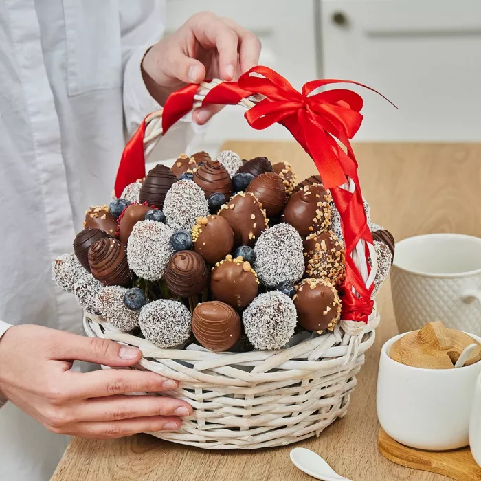 Корзина с клубникой «Шоколадный восторг»
